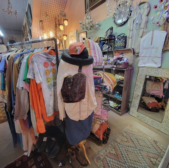 Meet your Posher, Jenn - Picture 7 of 16